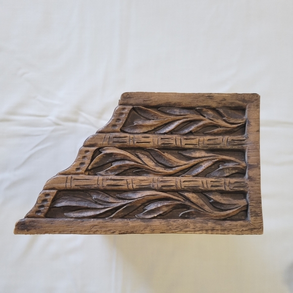 Vintage Faux Wood Dest Organizer. Beautiful Carved Design 1960's-70's - Picture 4 of 10